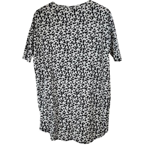 LuLaRoe XXS Geometric Print Tunic Top‎ Short Sleeve Black White Made in Mexico - Picture 2 of 7